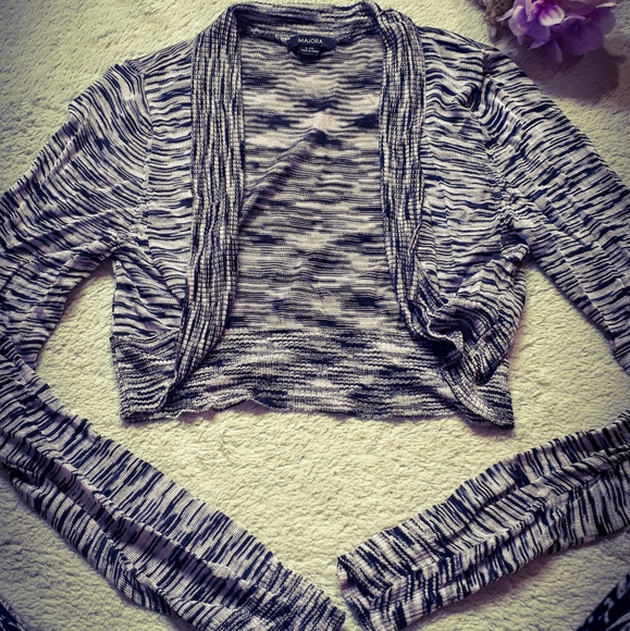 🥂 2/$15 Cute short sweater - Picture 3 of 8